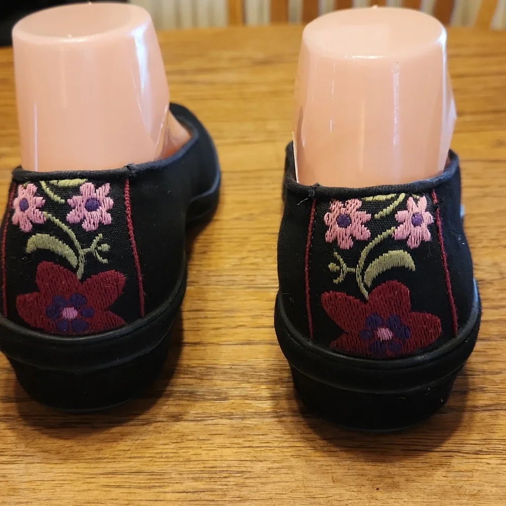 Grasshoppers Black Fabric Emboidery Heel Size 7.5 - Picture 3 of 9